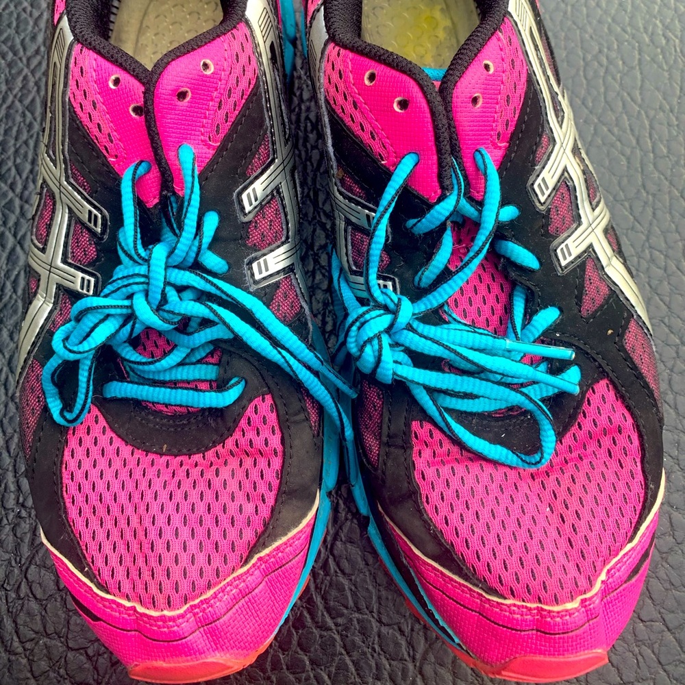 ASICS Women’s Sneakers Size 8 Running Shoe